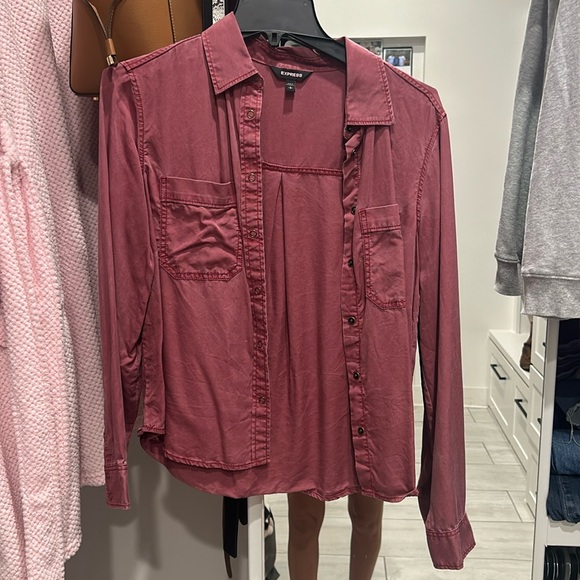 Express button up - Picture 1 of 1